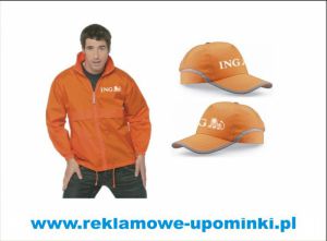 .Czapki i kurtki z logo