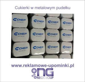 Cukierki w metalowym pudełku