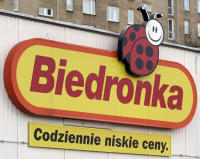 &quot;Biedronka&quot; trafiając na języki elit oszczędziła miliony