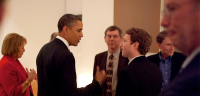 Zuckeberg w krawacie, a Obama w tarapatach