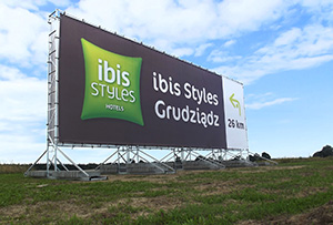 Jakie reklamy przykuwają wzrok przechodniów?