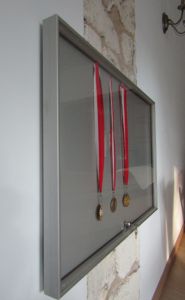 Gablotka wewnętrzna na medale.