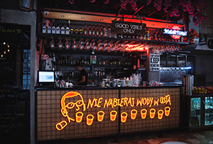 5 Pomysłów na Neon LED do Restauracji – Ożyw Swoje Wnętrze i Przyciągnij Klientów!