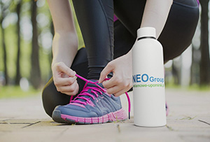 Bidony z logo – najlepszy upominek reklamowy na wiosnę i lato