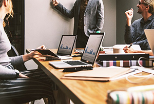 Budowanie relacji z klientem na stoisku targowym