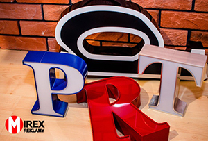 Dlaczego warto zainwestować w automatyczną giętarkę do liter przestrzennych 3D?