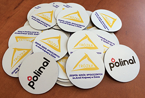 Dlaczego warto zainwestować w druk naklejek magnetycznych?