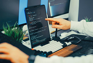 KPI w utrzymaniu ruchu — OEE, MTBF, MTTR i inne wskaźniki