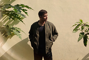 Kurtka z nadrukiem firmowym – rodzaje, fasony, personalizacja. Jak ją zamówić?