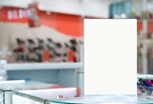 Producent materiałów POS – jak stworzyć skuteczne rozwiązania reklamowe dla Twojej marki