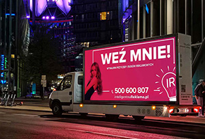 Reklama mobilna w mieście. Czy przyczepa lub bus może być skutecznym narzędziem promocyjnym?