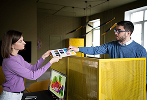 Sitodruk dla małych firm: jak wykorzystać tę technikę, aby wyróżnić się na konkurencyjnym rynku?