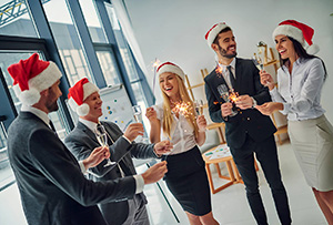 Wigilia firmowa 2025: Jak zorganizować niezapomniane Christmas party, które zachwyci pracowników?